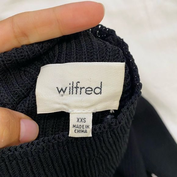 Elegant Black Cold Shoulder Sweater - Picture 11 of 12